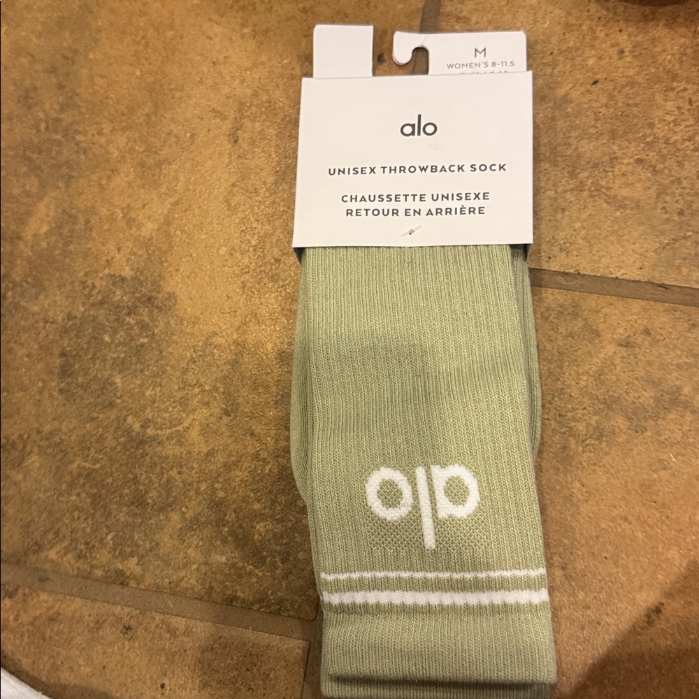NWT Alo Yoga Unisex Throwback Sock - Picture 2 of 2